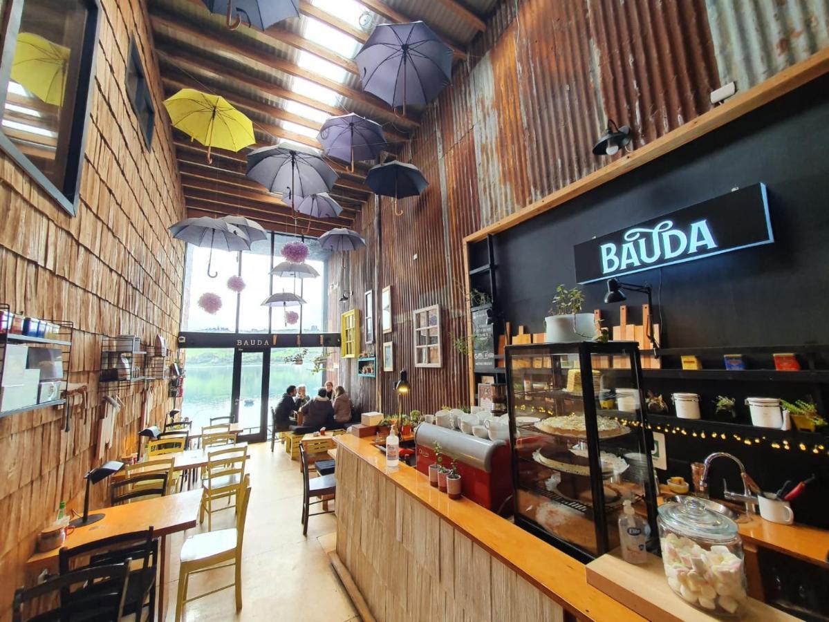 Hotel & Cafe Bauda Castro Exterior photo