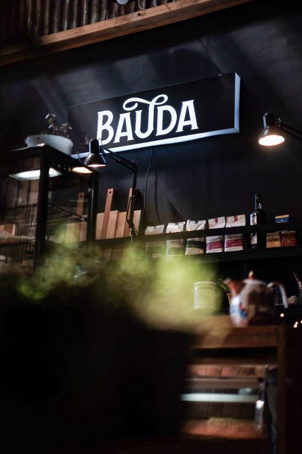 Hotel & Cafe Bauda Castro Exterior photo